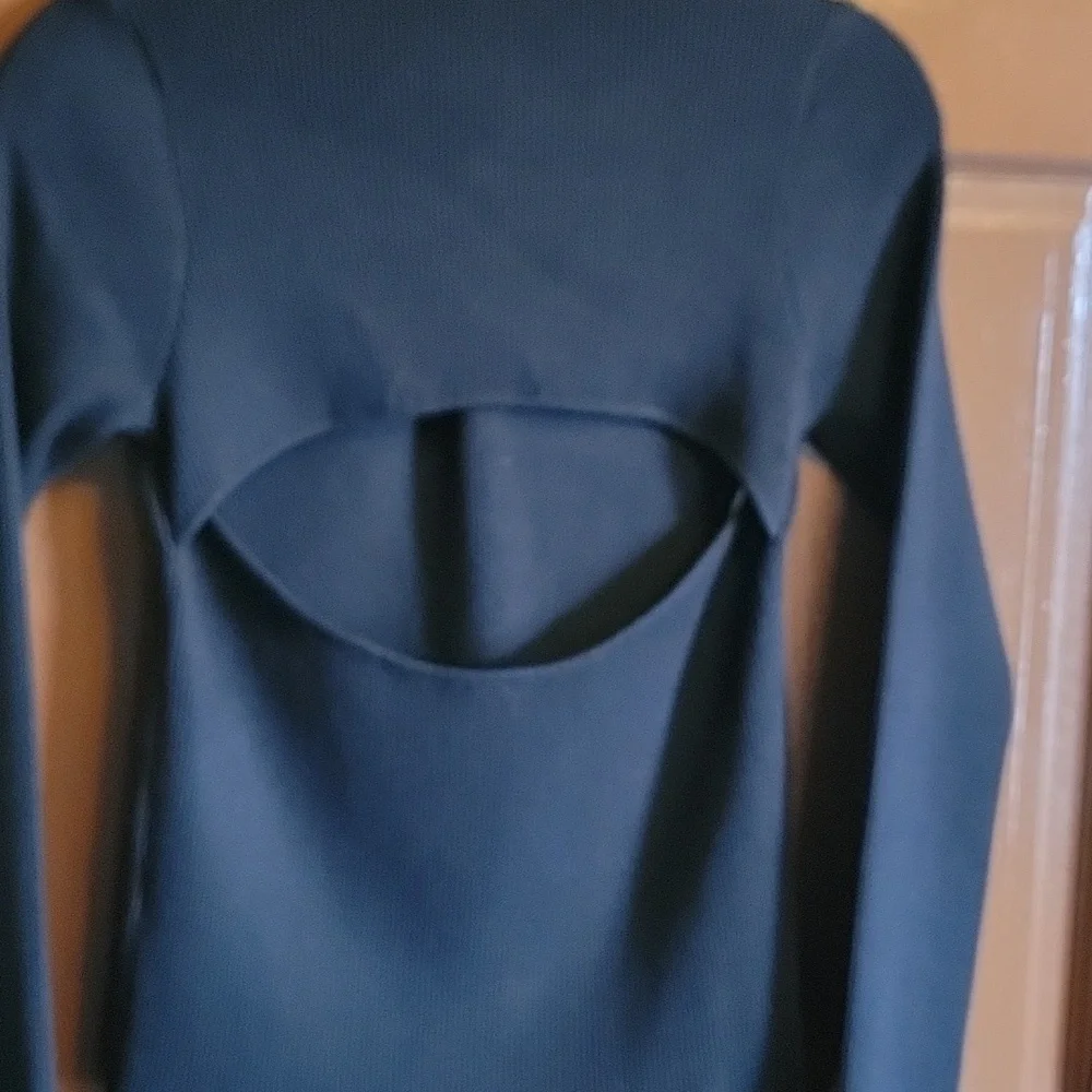 Lulus-Blk. stretchy ribbed long sleeved cut out sweater L. NWT. - Picture 5 of 8